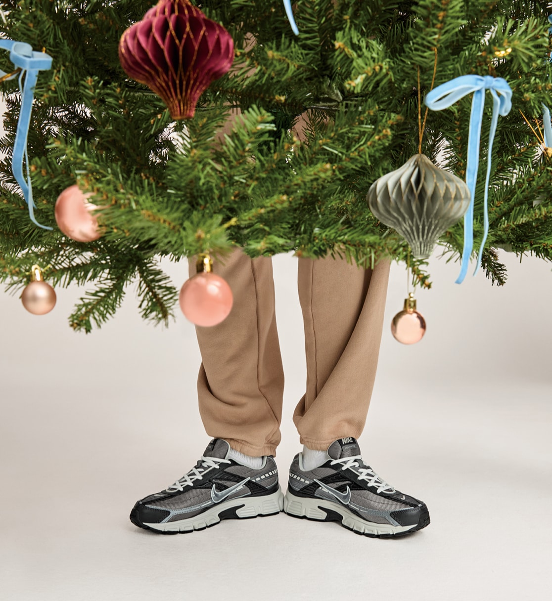 Retro sneakers for the Holiday season