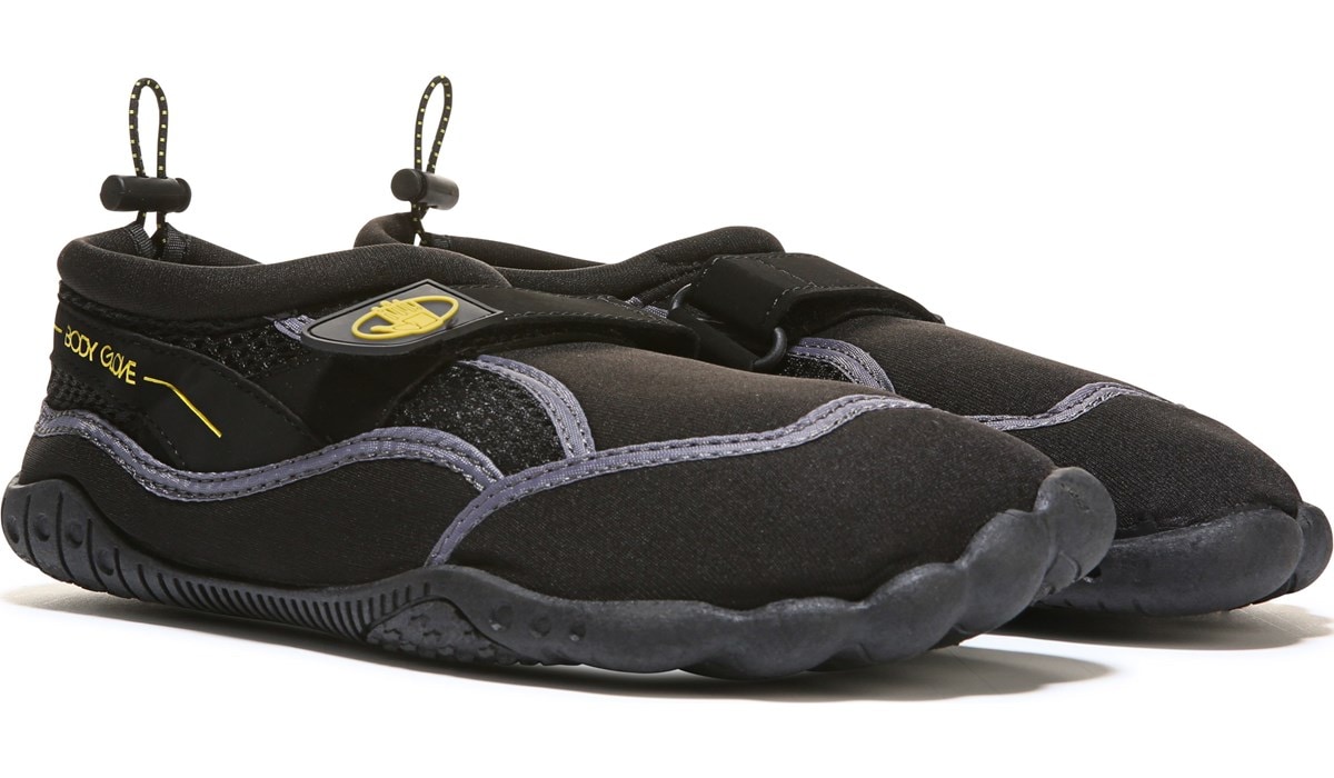 mens water shoes canada