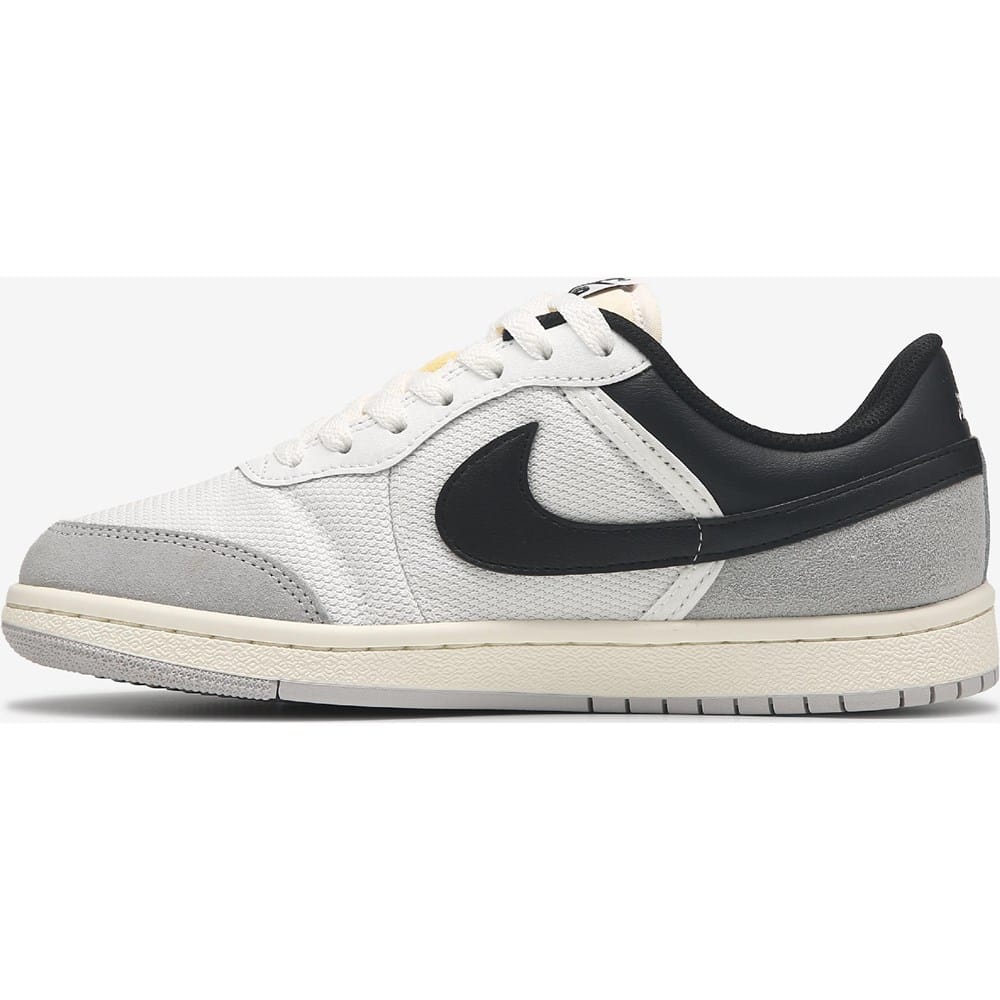 Women's Air Jordan Skyline Sneaker
