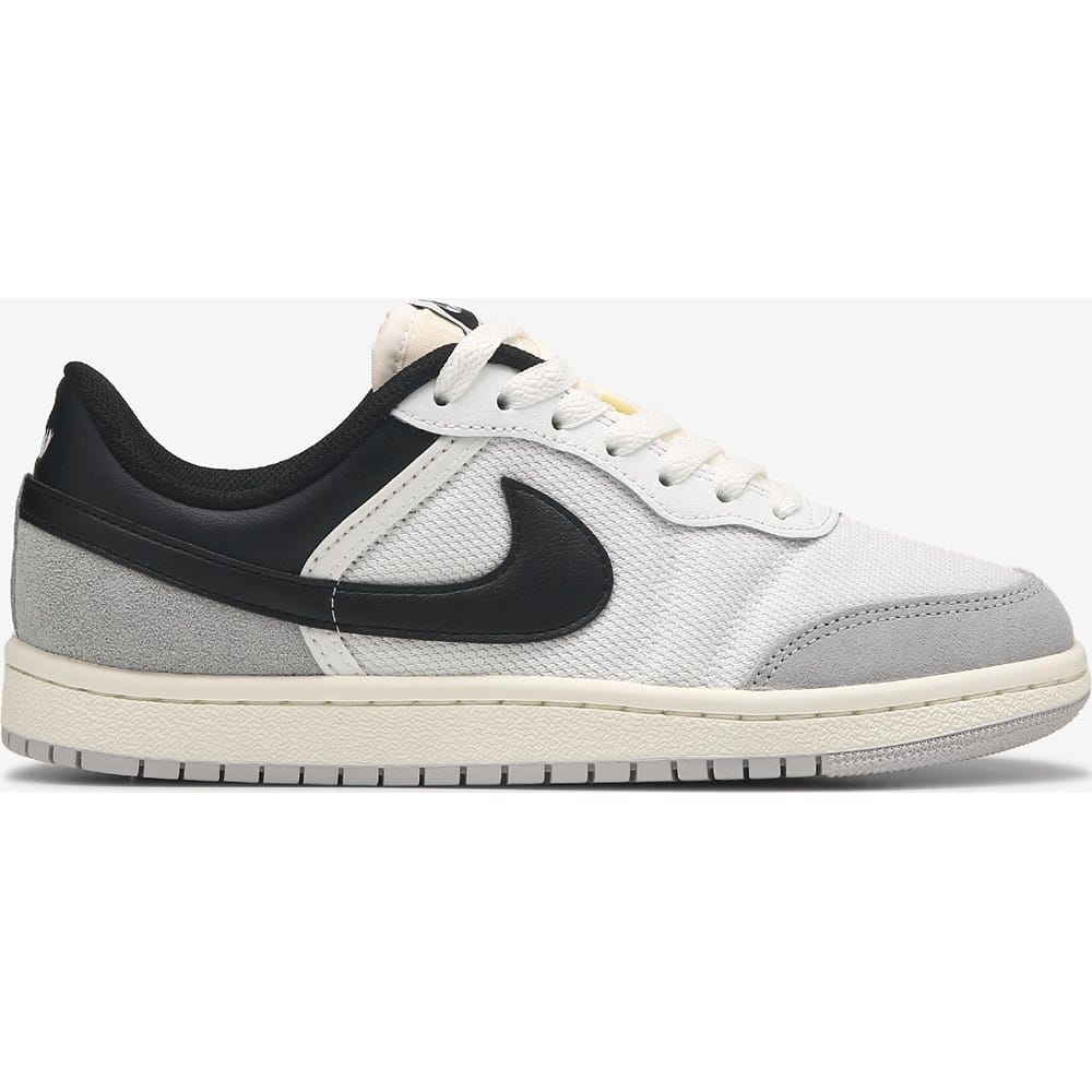 Women's Air Jordan Skyline Sneaker